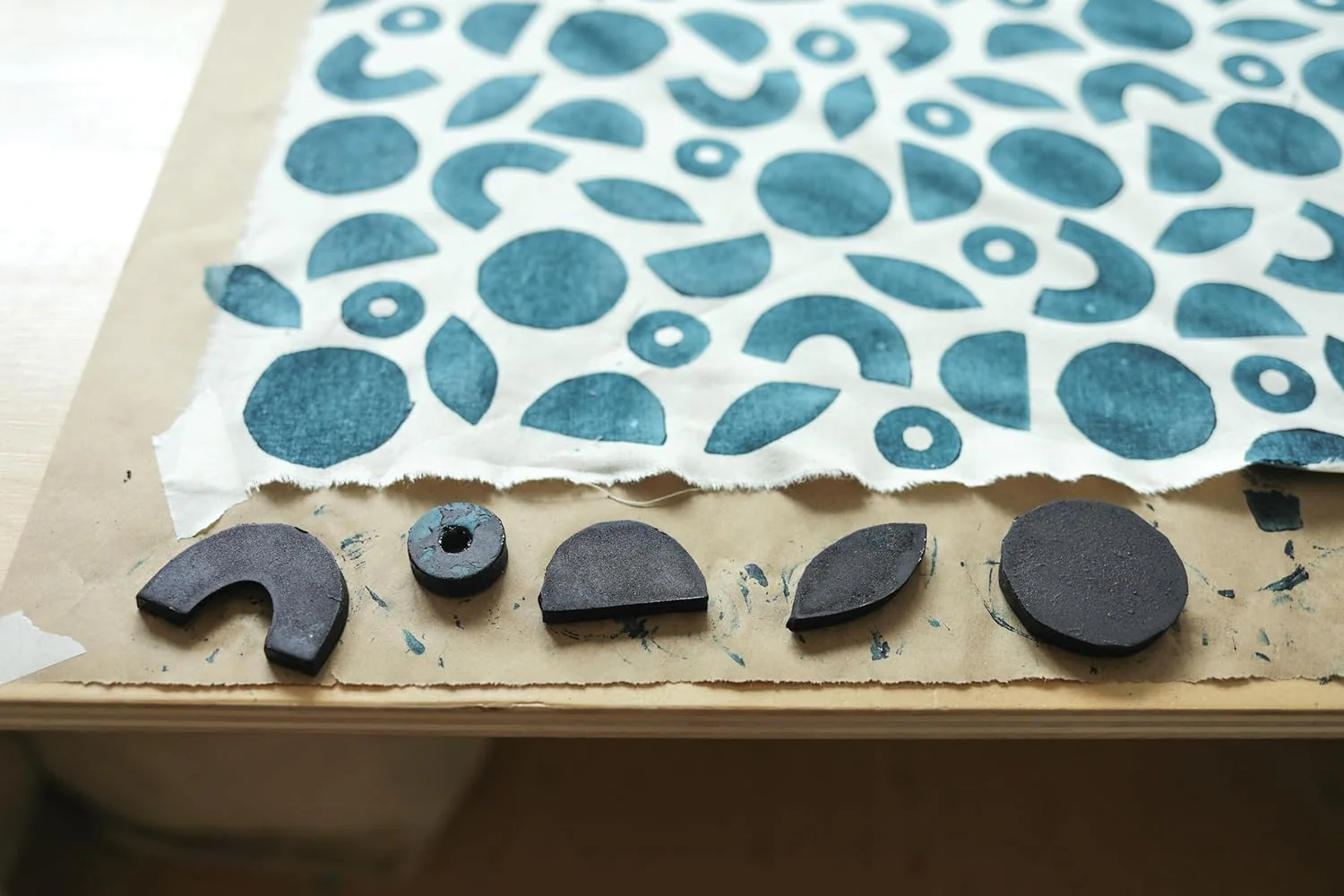 Contemporary Patchwork: Techniques in Colour, Surface Design & Sewing - Image 6