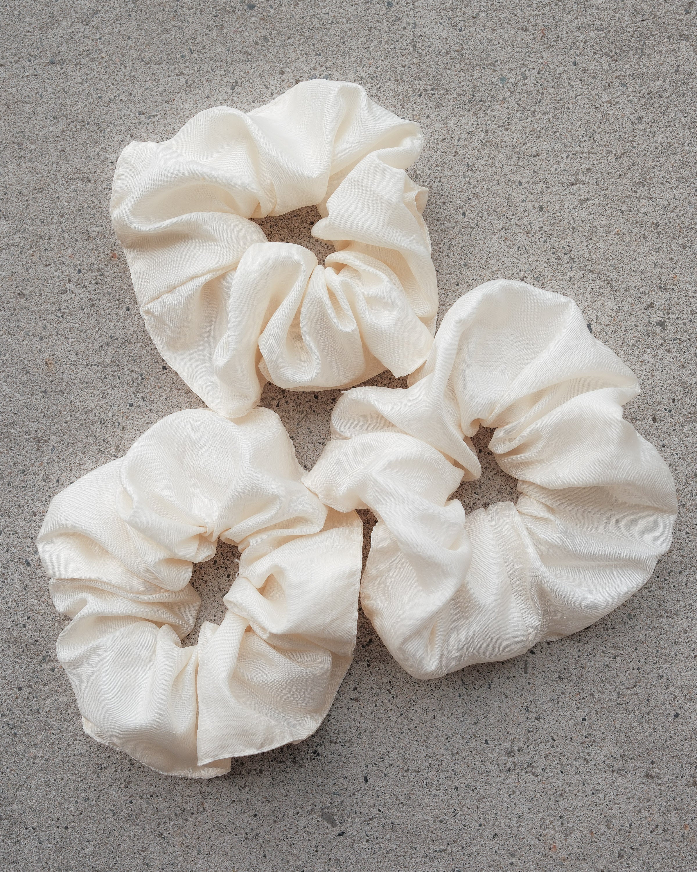 Silk Scrunchie - Medium Lush - Dyeable