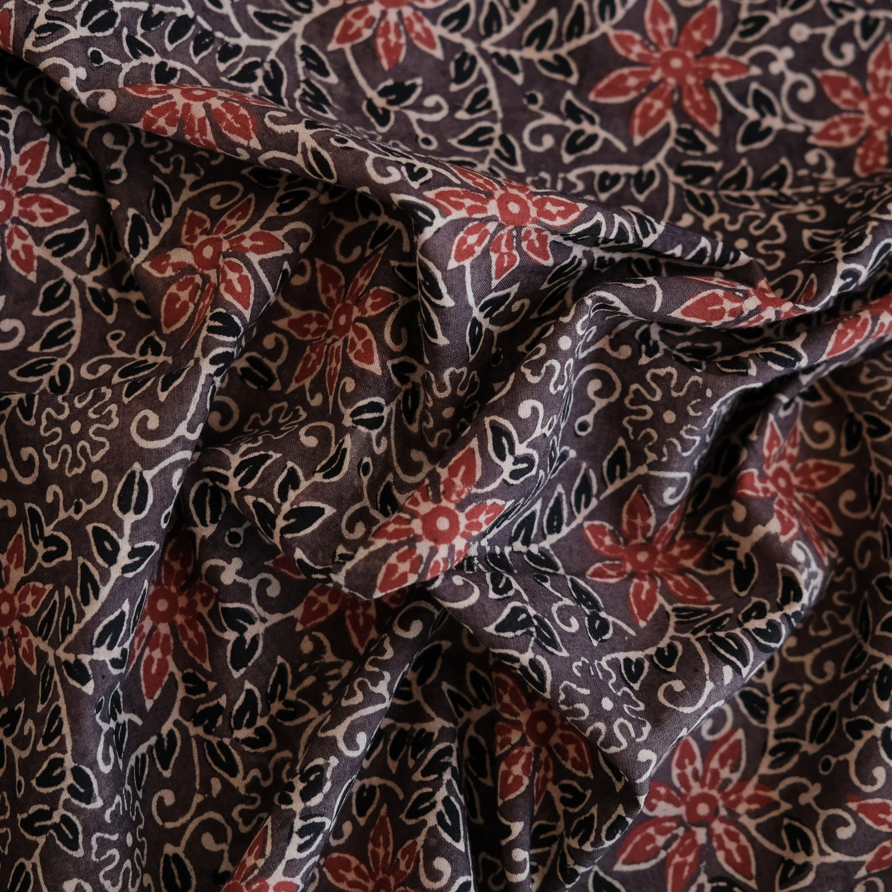 Fabric - Organic Cotton Block Printed with Natural Dyes - Floral Vine - Image 2
